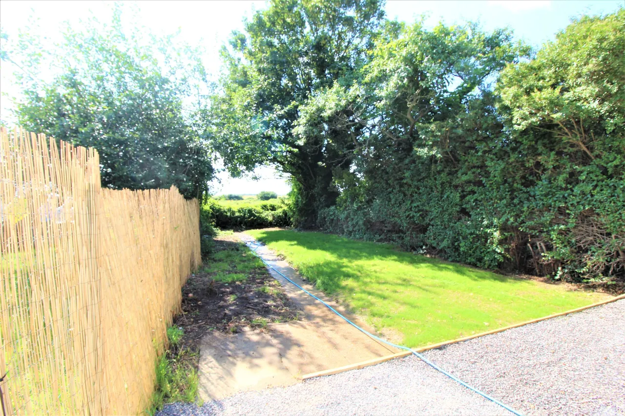 Hall Road, South Ockendon, Essex, RM15 4HJ, photo 17