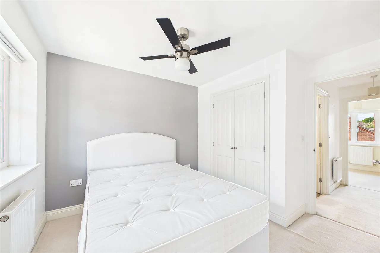 Gomer Road, Bagshot, GU19, photo 8