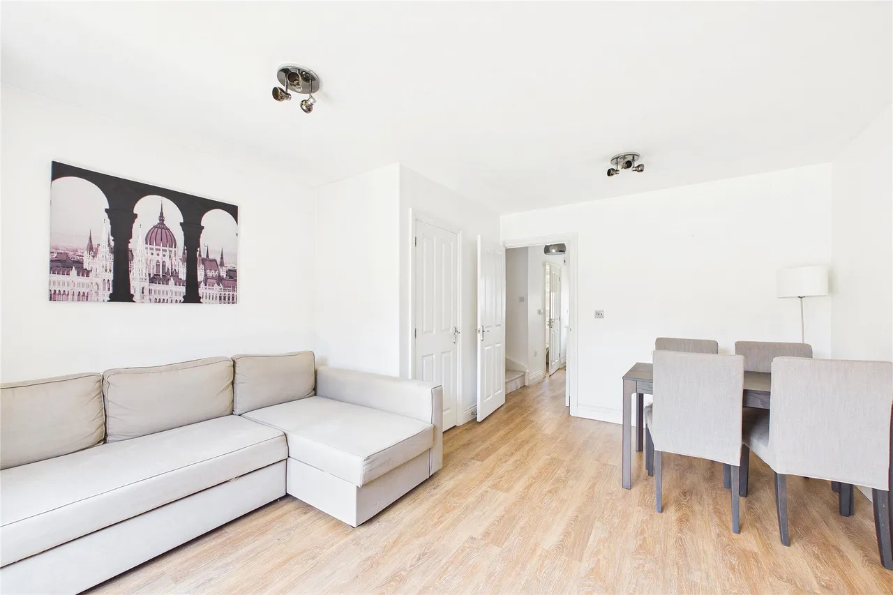 Gomer Road, Bagshot, GU19, photo 6