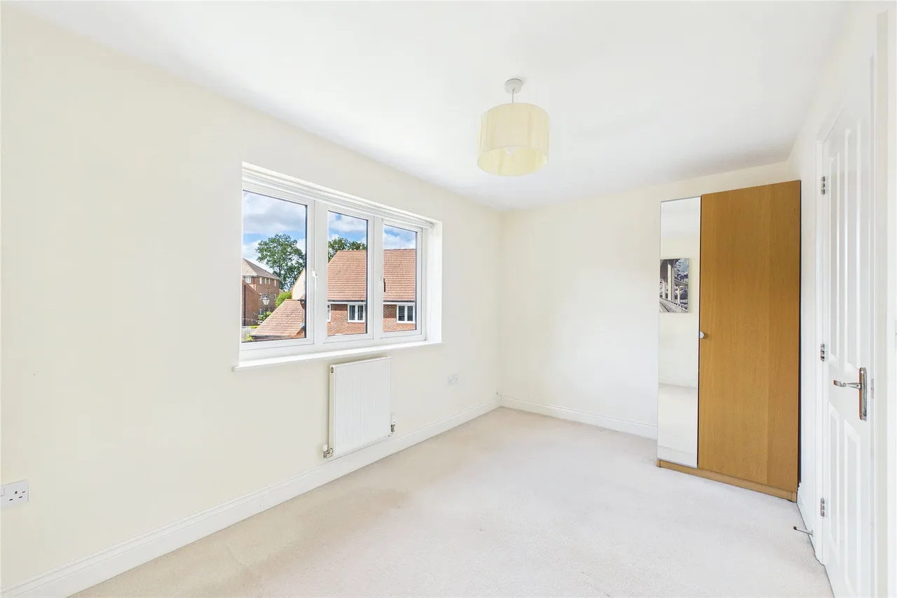 Gomer Road, Bagshot, GU19, photo 10