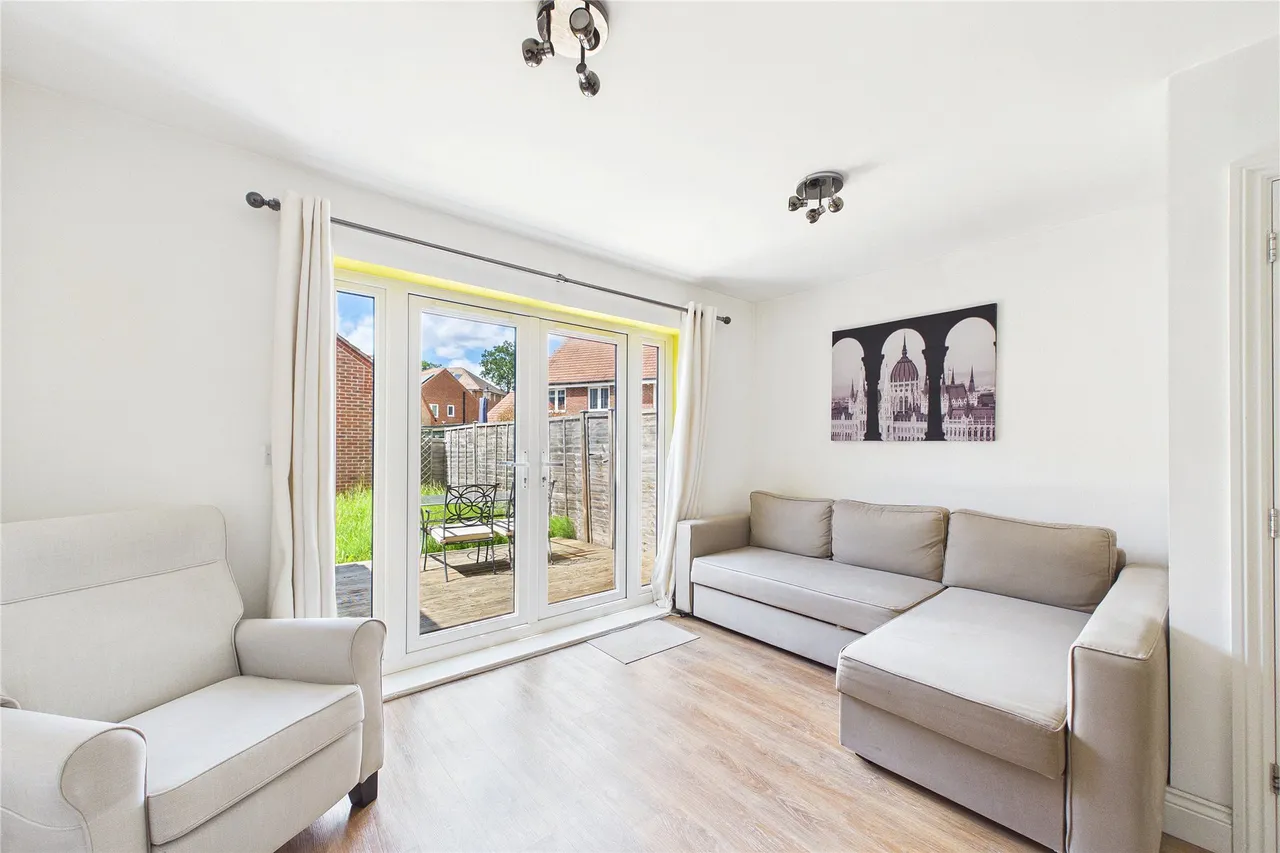 Gomer Road, Bagshot, GU19, photo 5