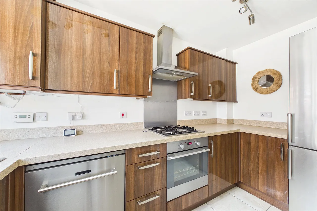 Gomer Road, Bagshot, GU19, photo 4