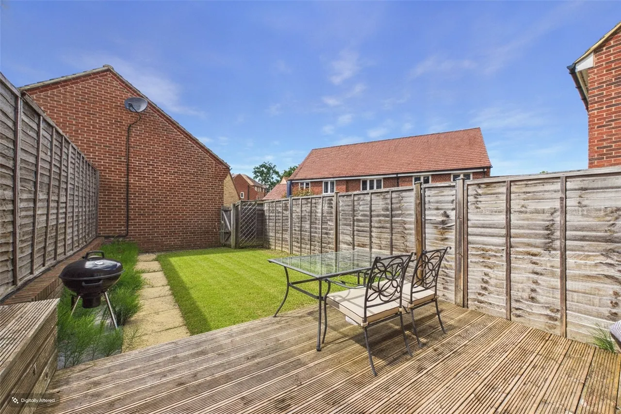 Gomer Road, Bagshot, GU19, photo 12