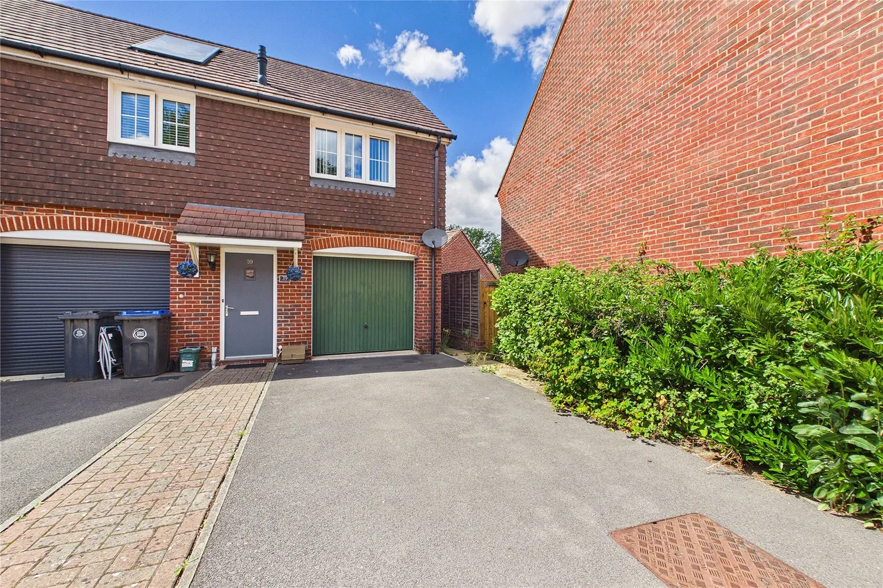 Gomer Road, Bagshot, GU19, photo 13