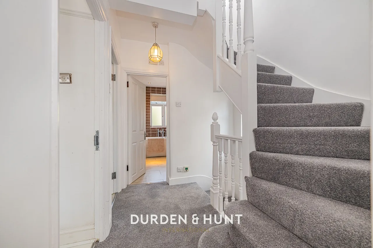 Onslow Gardens, South Woodford, E18, photo 30