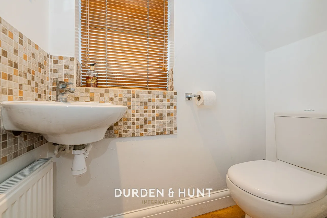Onslow Gardens, South Woodford, E18, photo 16