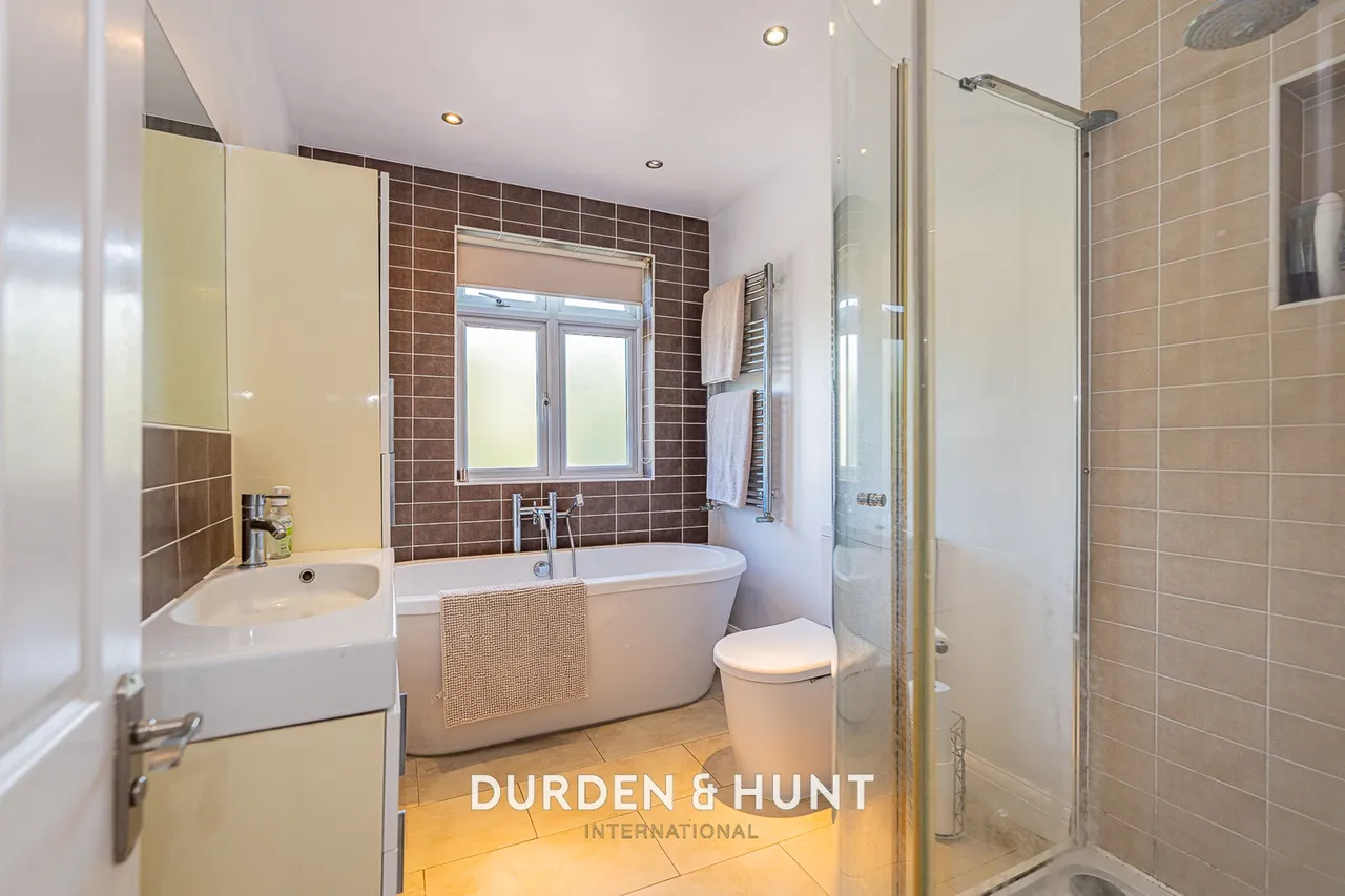 Onslow Gardens, South Woodford, E18, photo 28