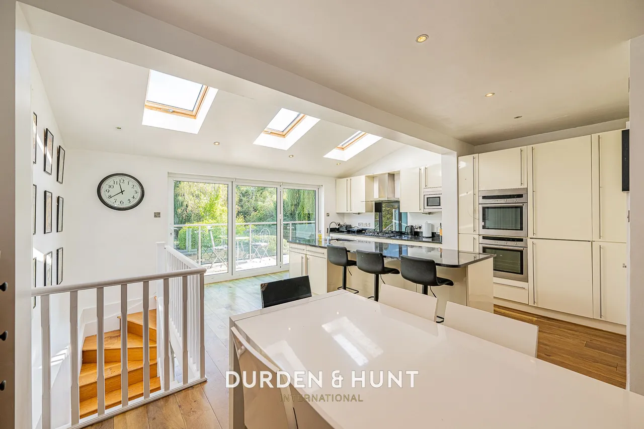 Onslow Gardens, South Woodford, E18, photo 6