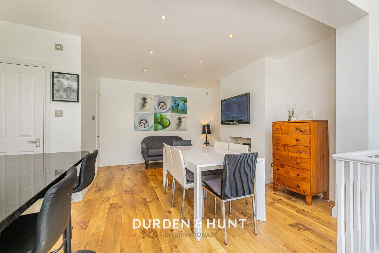Onslow Gardens, South Woodford, E18, photo 11