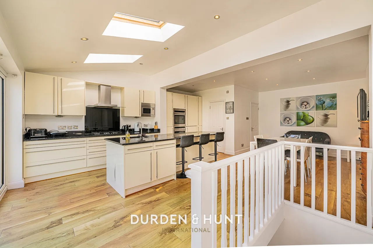 Onslow Gardens, South Woodford, E18, photo 12
