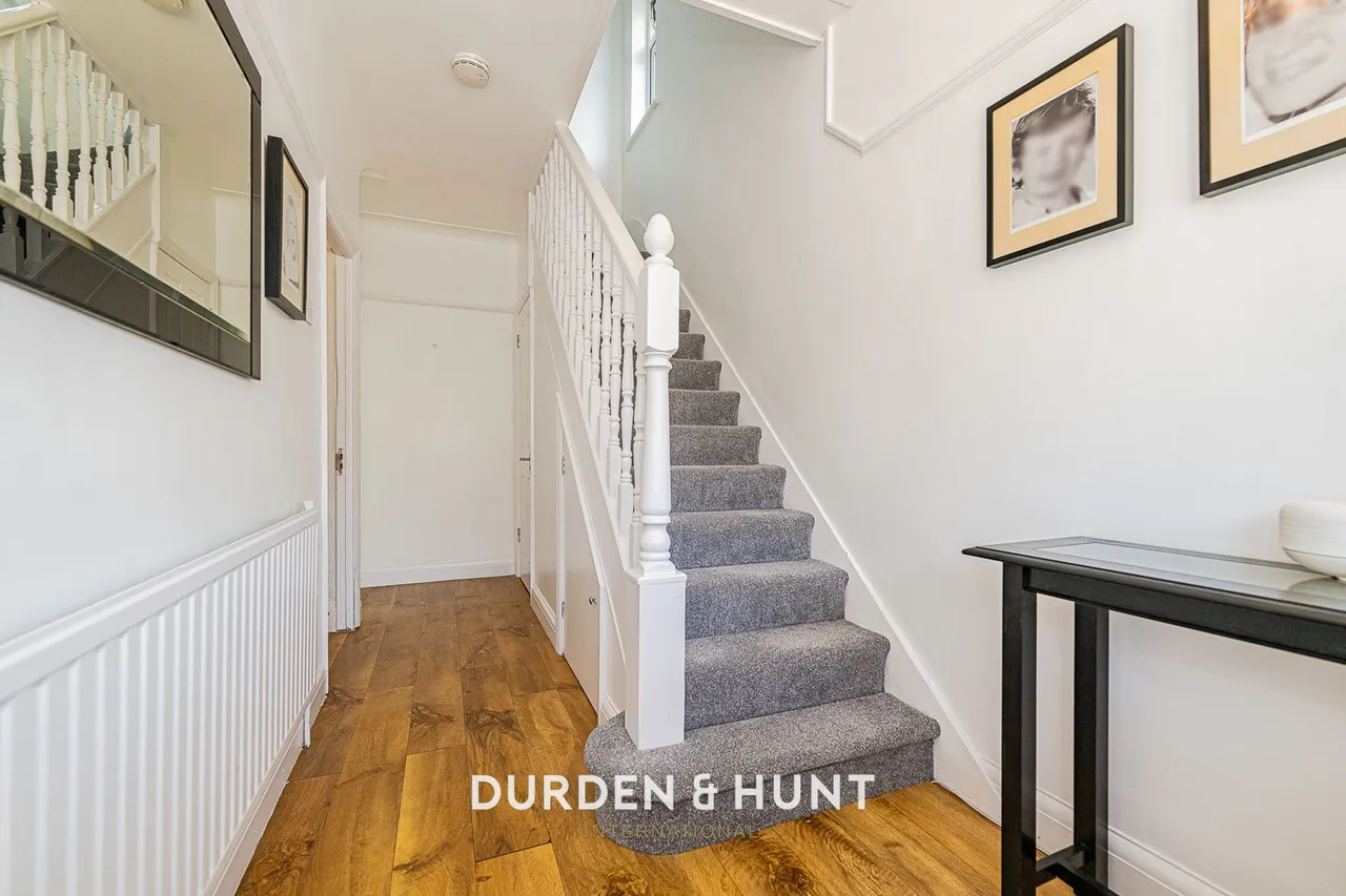 Onslow Gardens, South Woodford, E18, photo 18
