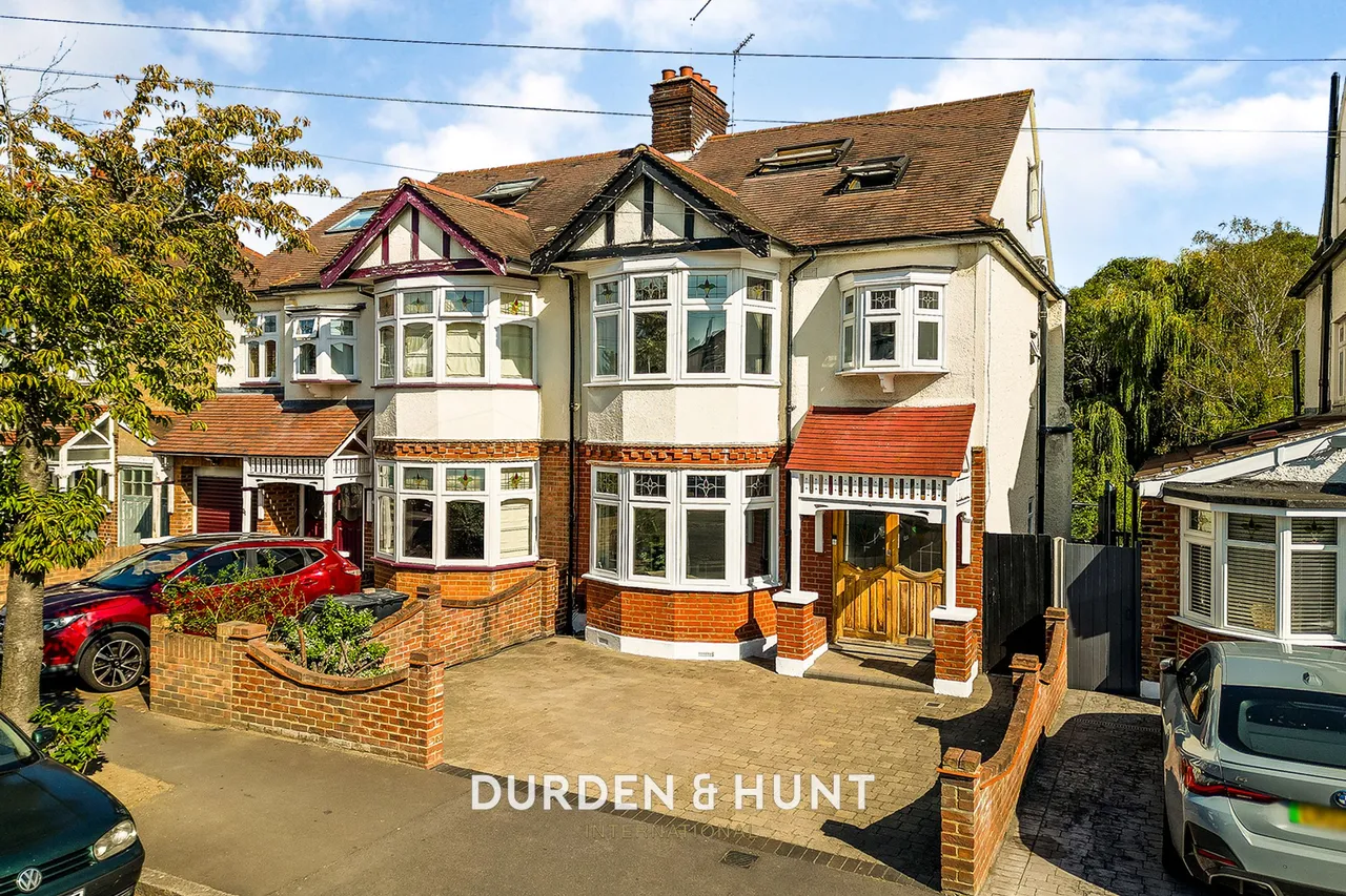 5 bed house for sale, Onslow Gardens, South Woodford, E18