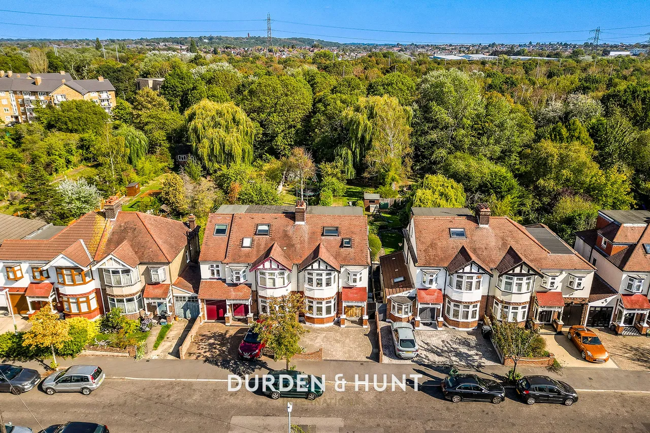 Onslow Gardens, South Woodford, E18, photo 47