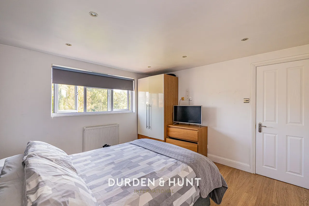 Onslow Gardens, South Woodford, E18, photo 32