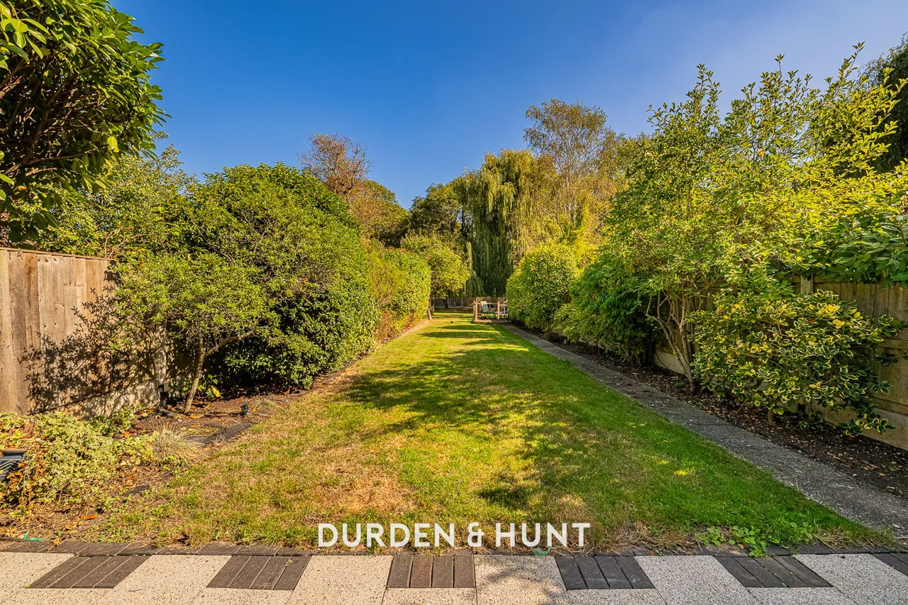 Onslow Gardens, South Woodford, E18, photo 41
