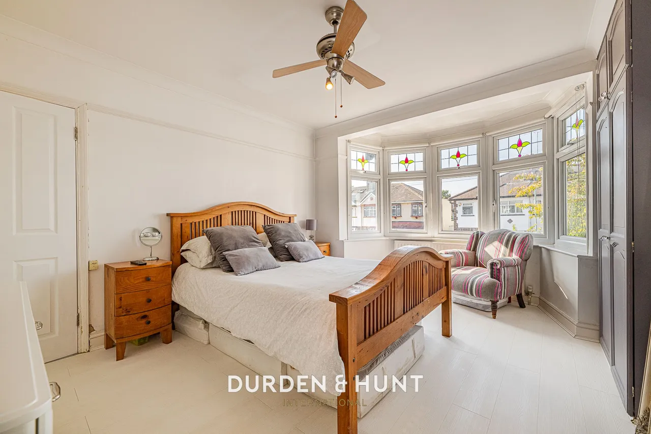 Onslow Gardens, South Woodford, E18, photo 20