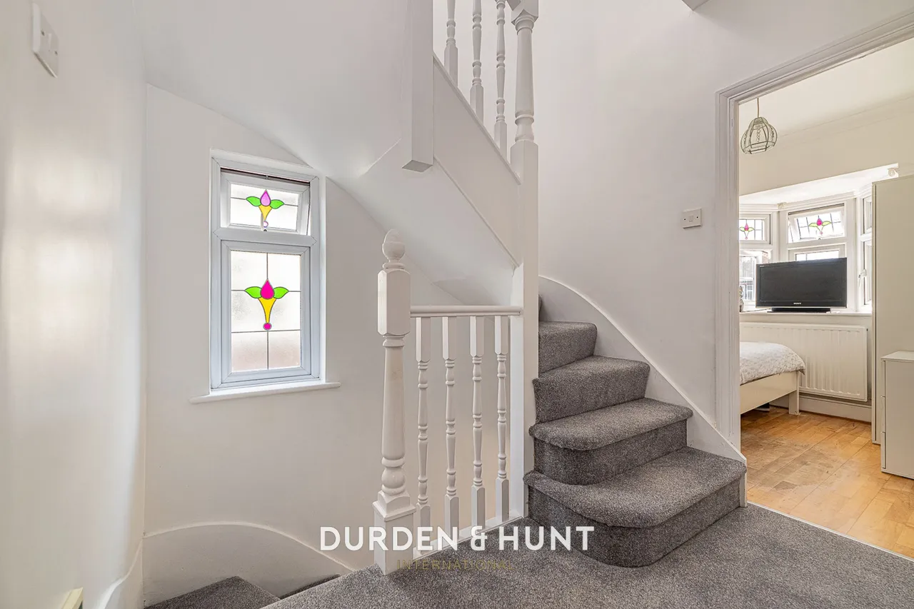 Onslow Gardens, South Woodford, E18, photo 19