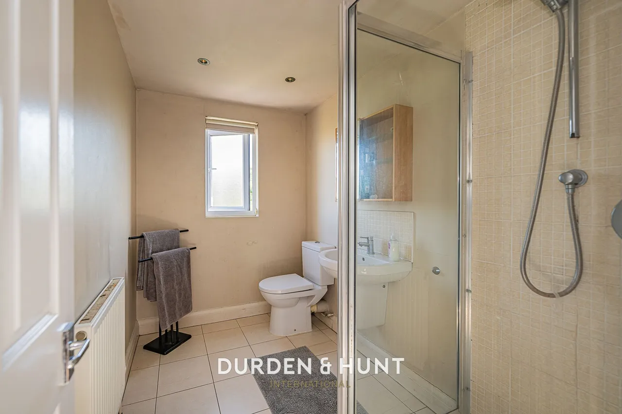 Onslow Gardens, South Woodford, E18, photo 36