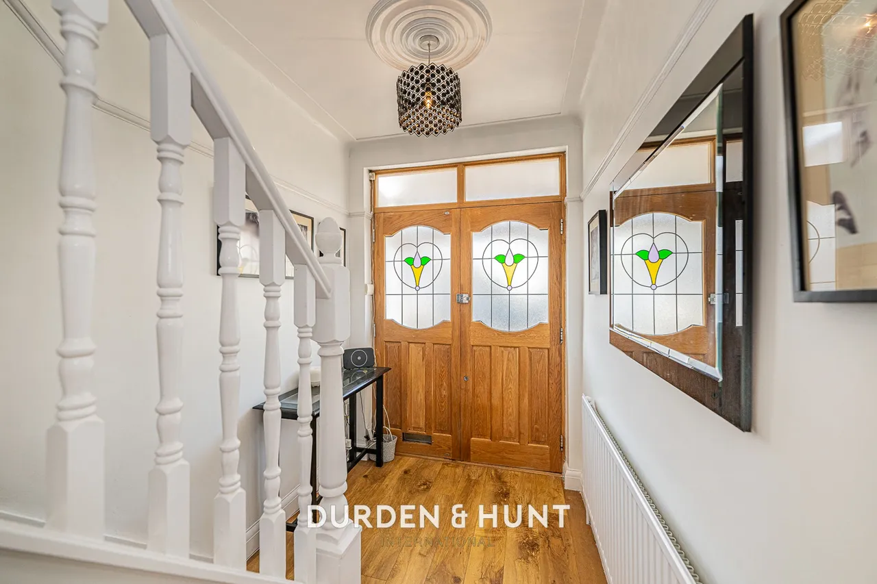 Onslow Gardens, South Woodford, E18, photo 17
