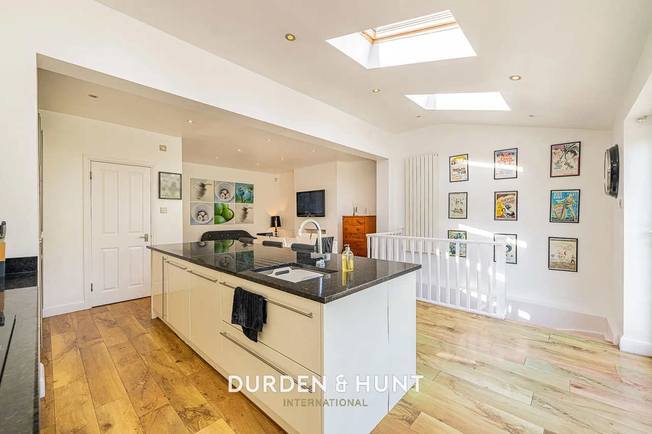 Onslow Gardens, South Woodford, E18, photo 10