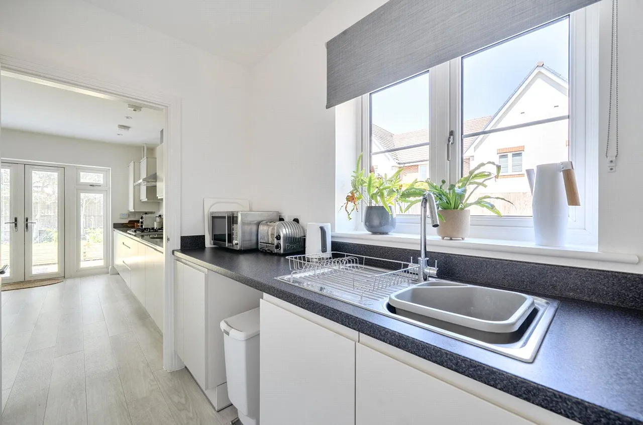 Unwin Close, Hook, Hampshire, RG27 9FL, photo 13