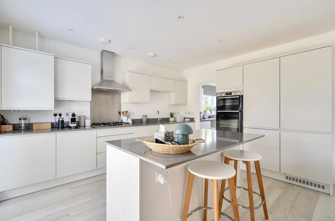 Unwin Close, Hook, Hampshire, RG27 9FL, photo 5