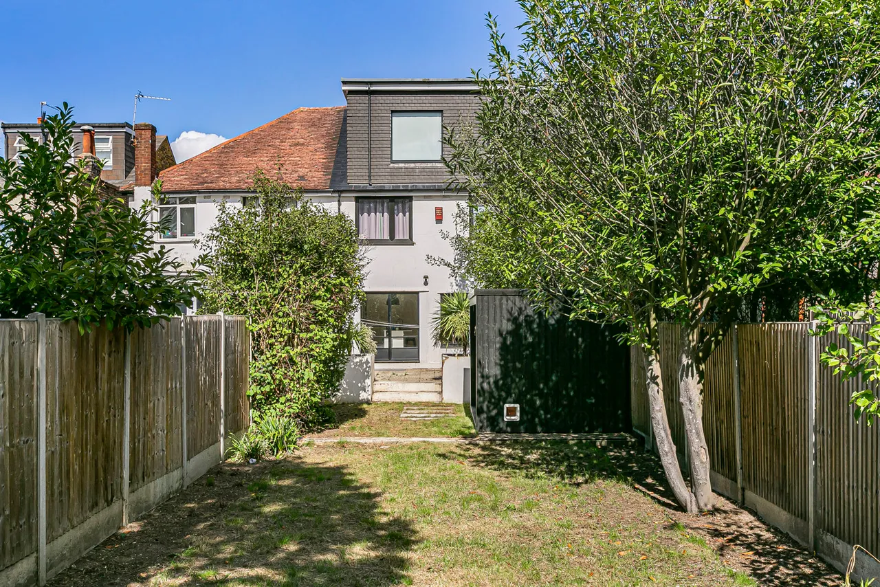 Staines Road East, Sunbury-on-Thames, TW16, photo 15