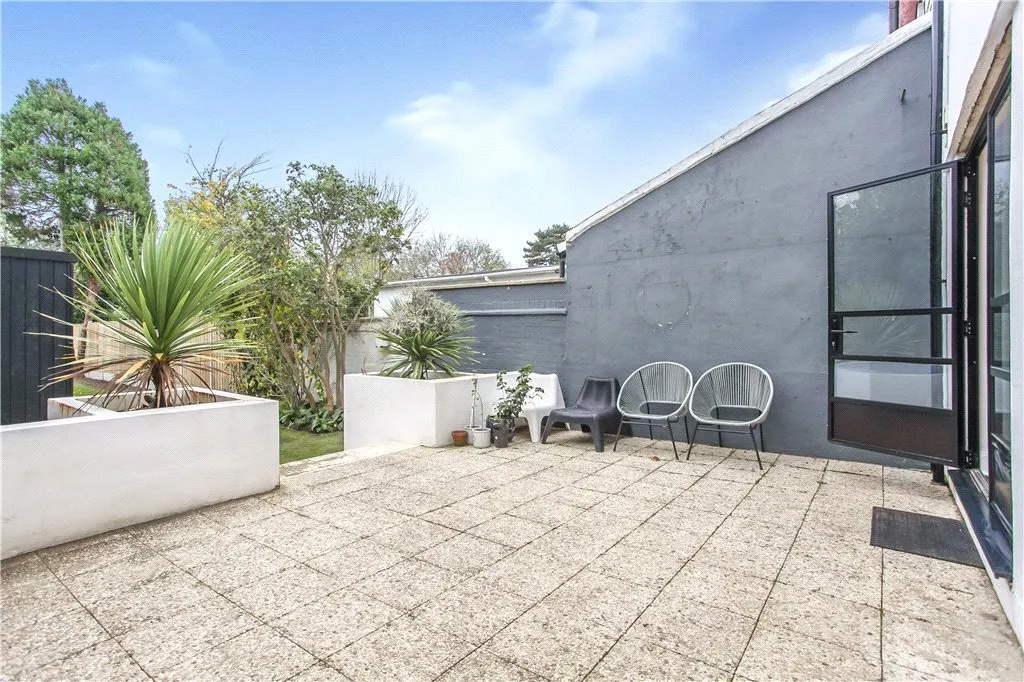 Staines Road East, Sunbury-on-Thames, TW16, photo 18