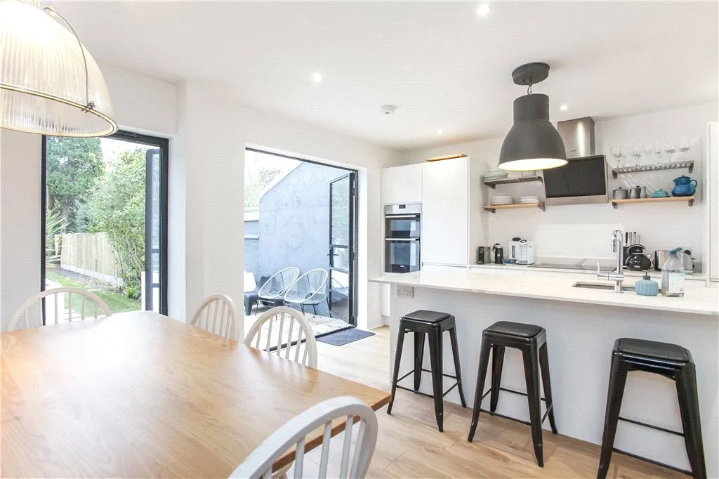 Staines Road East, Sunbury-on-Thames, TW16, photo 6