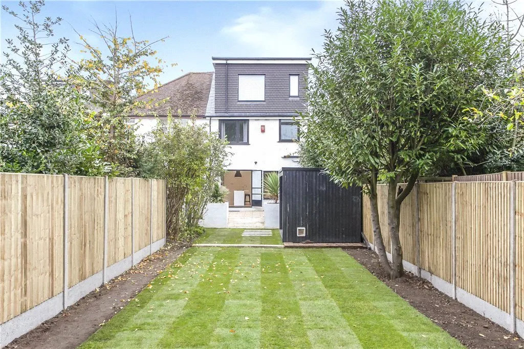 Staines Road East, Sunbury-on-Thames, TW16, photo 5
