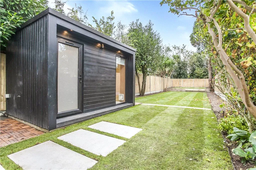 Staines Road East, Sunbury-on-Thames, TW16, photo 19