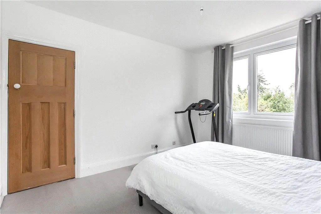 Staines Road East, Sunbury-on-Thames, TW16, photo 12