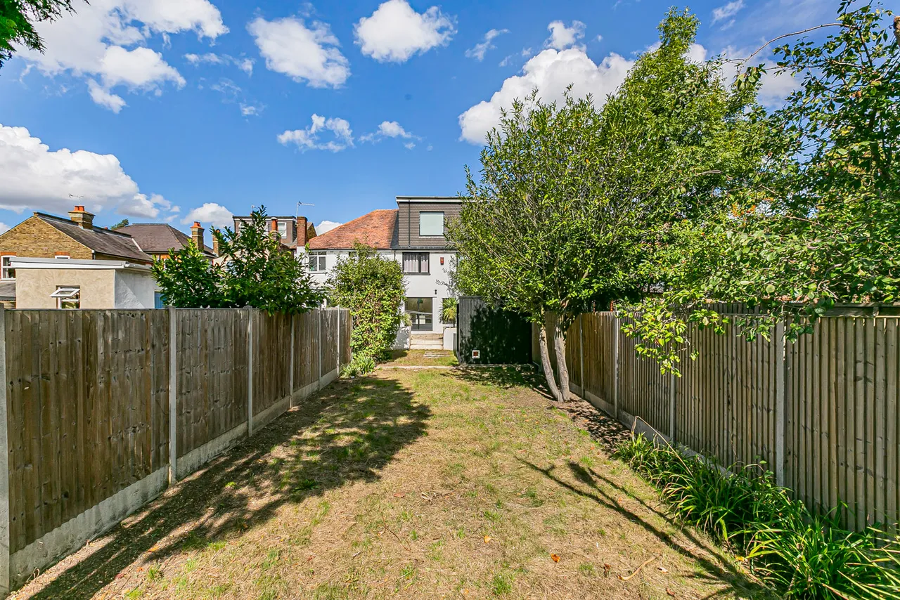 Staines Road East, Sunbury-on-Thames, TW16, photo 14