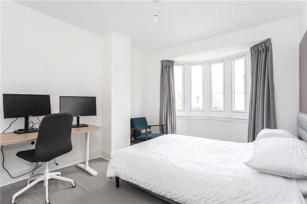 Staines Road East, Sunbury-on-Thames, TW16, photo 11