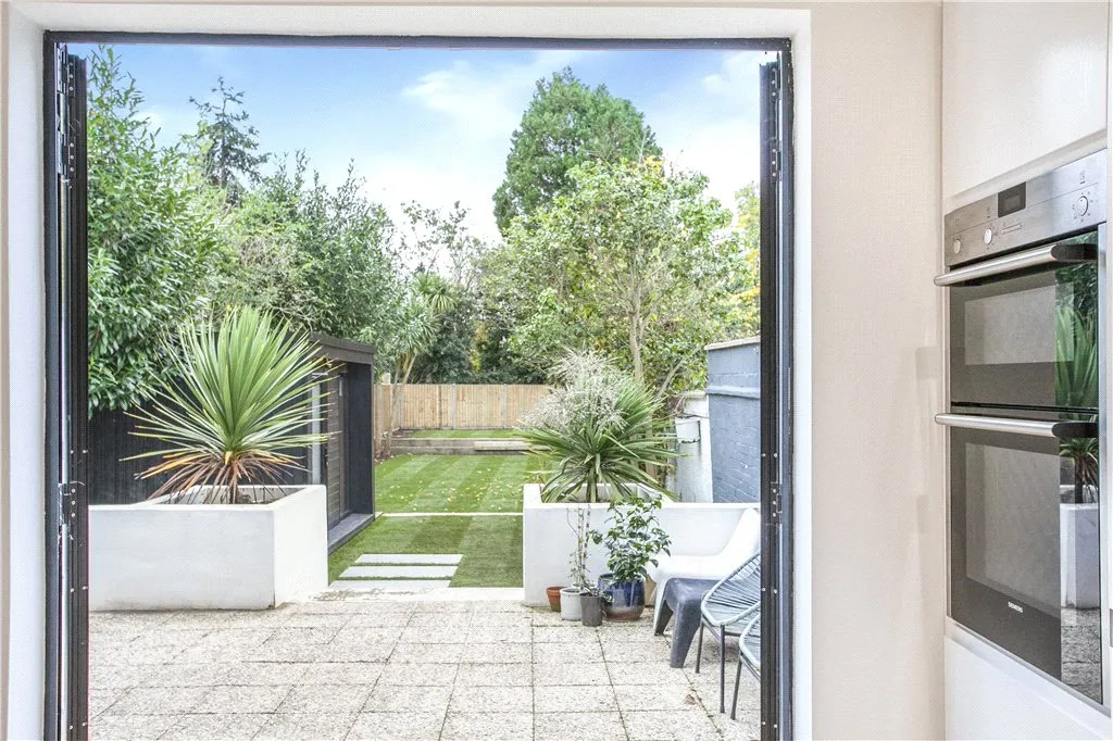 Staines Road East, Sunbury-on-Thames, TW16, photo 17