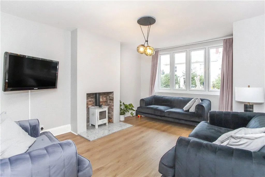 Staines Road East, Sunbury-on-Thames, TW16, photo 2