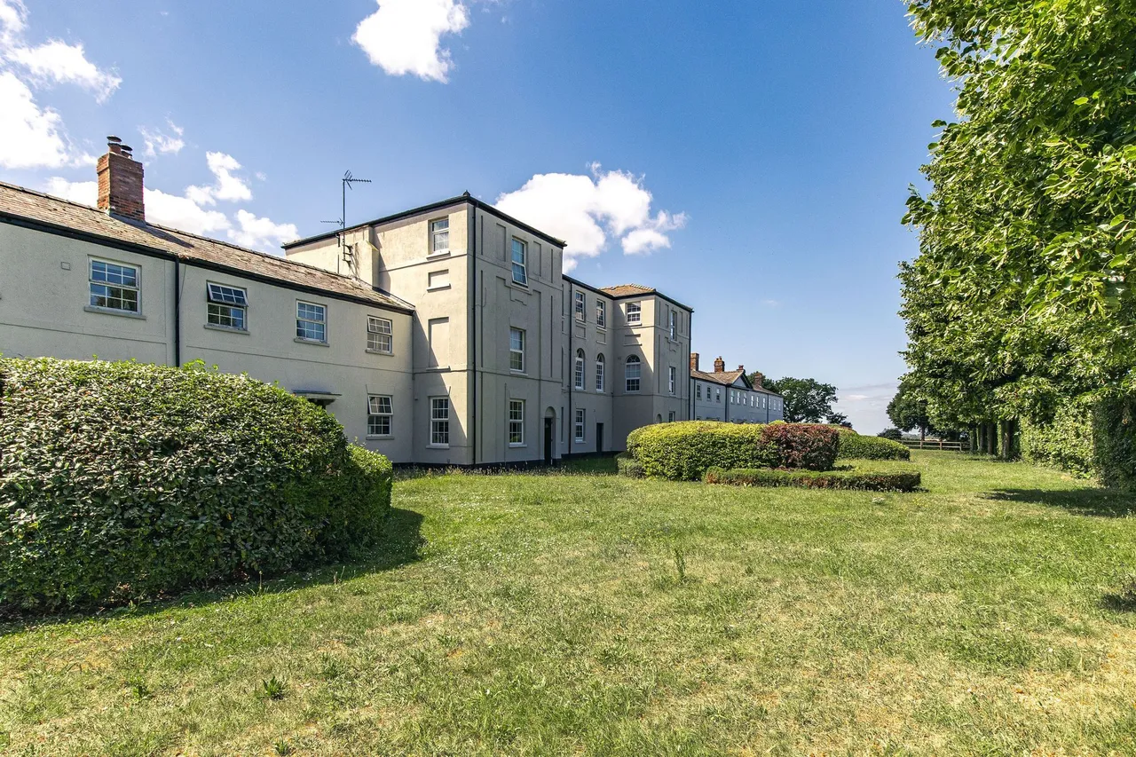Smart and Ready-To-Use Bolt Hole Apar, photo 5