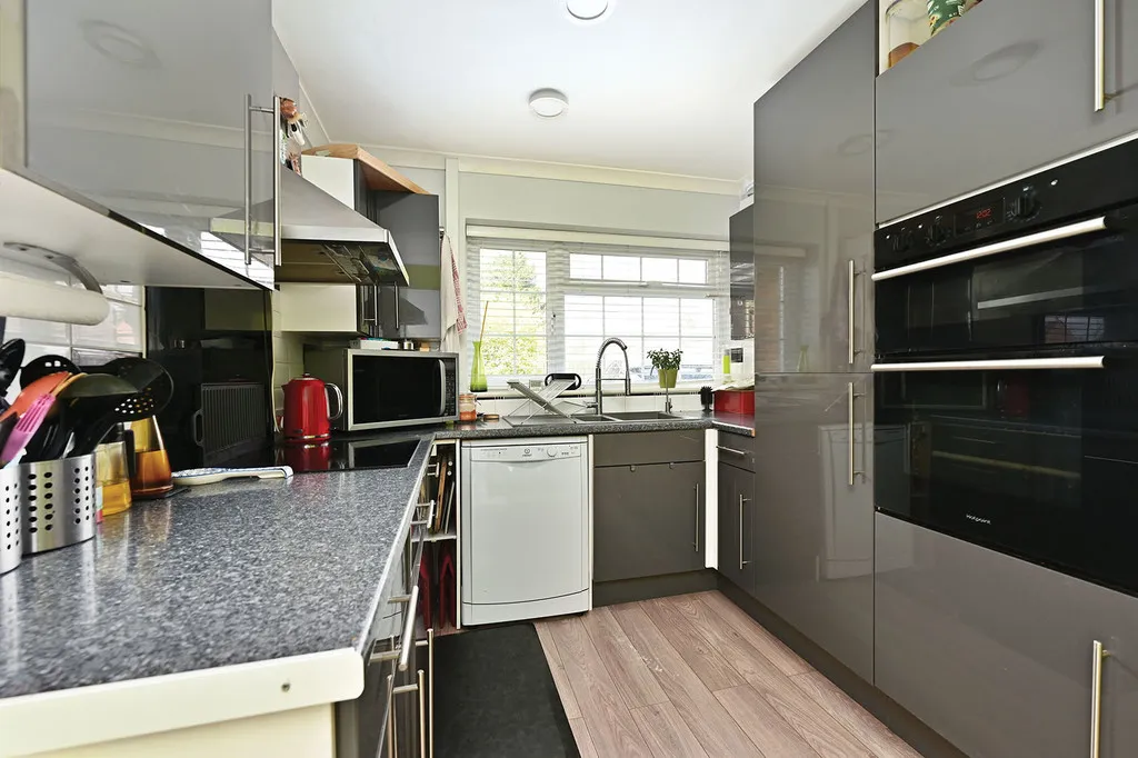 Anglesey Avenue, Farnborough, GU14, photo 5