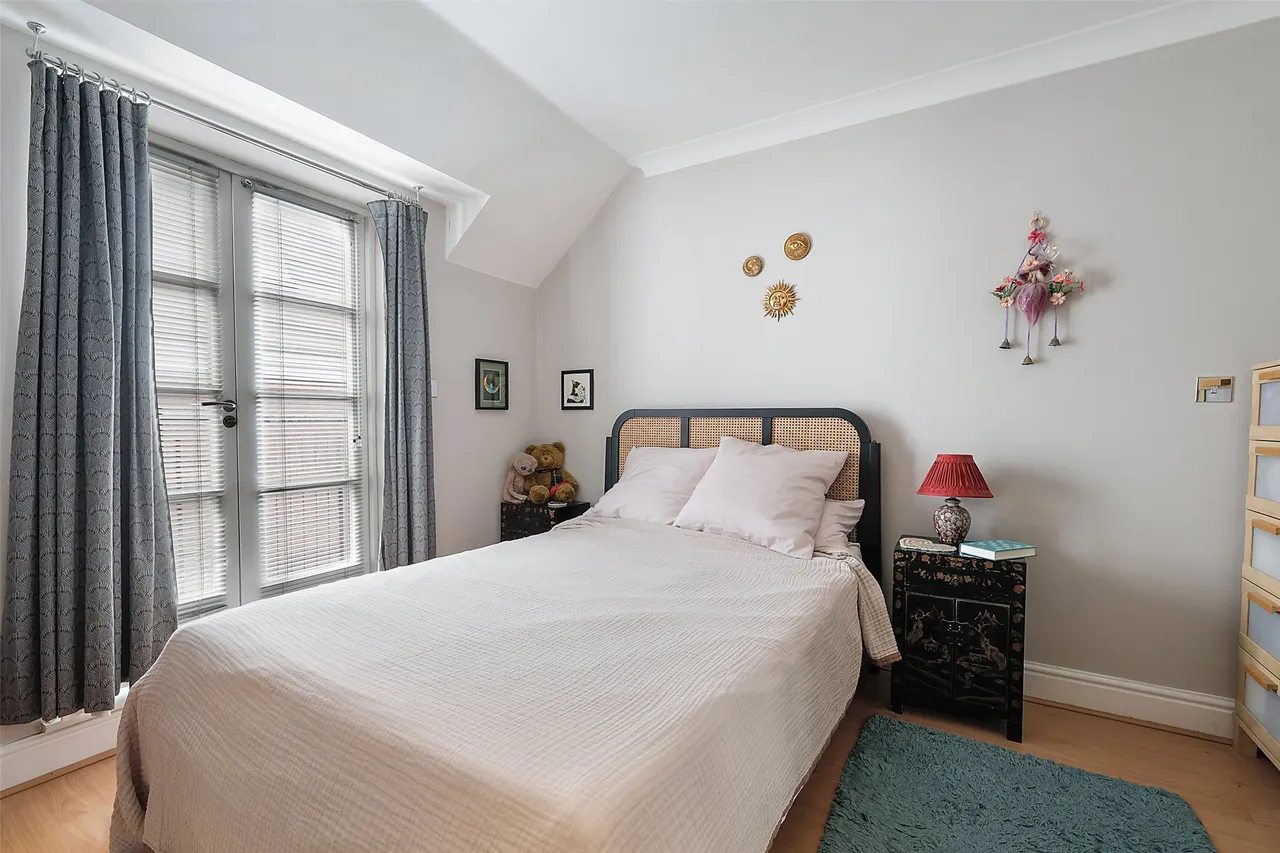 Lyons Court, Dorking, RH4, photo 5
