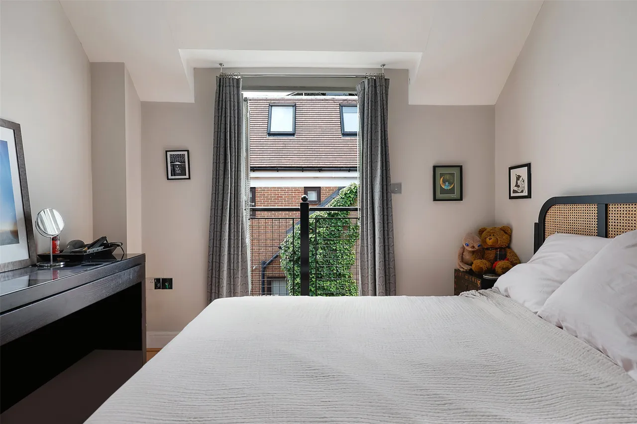 Lyons Court, Dorking, RH4, photo 7