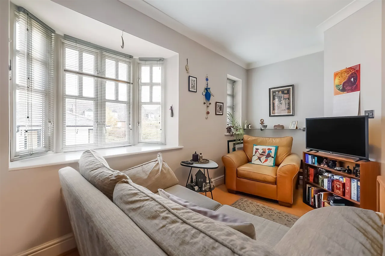 Lyons Court, Dorking, RH4, photo 4