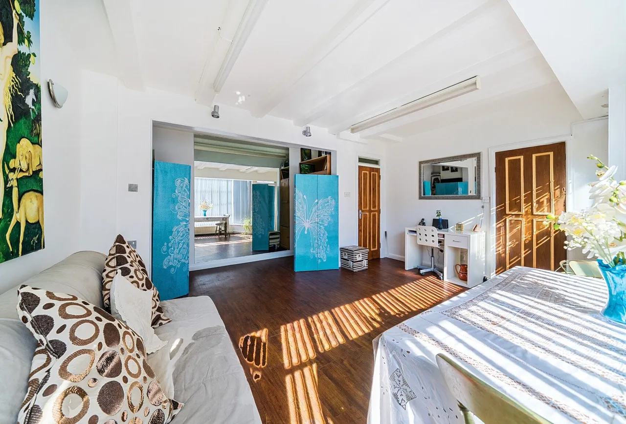 4 bed house for sale — Goldsmith Lane, Kingsbury, NW9 9AH