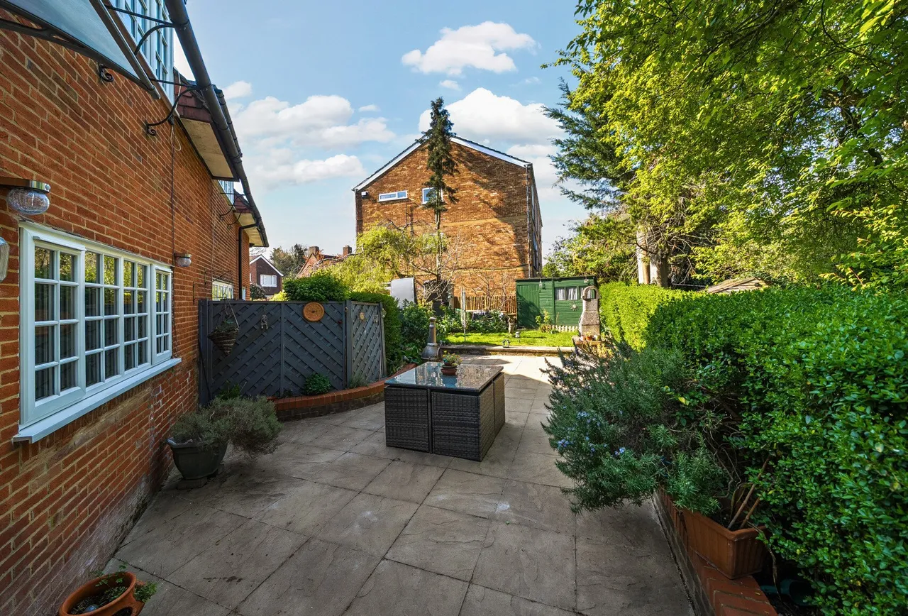 Goldsmith Lane, Kingsbury, NW9 9AH, photo 4