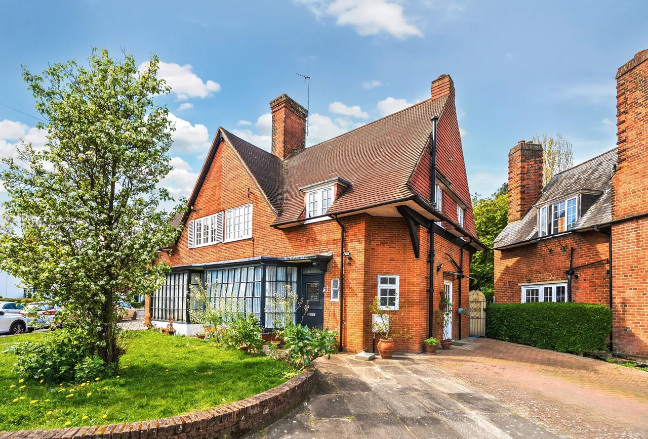 Goldsmith Lane, Kingsbury, NW9 9AH, photo 2
