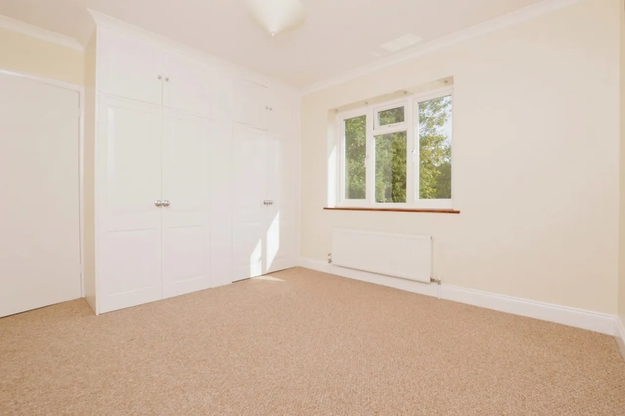 York Road, Woking, Surrey, photo 10