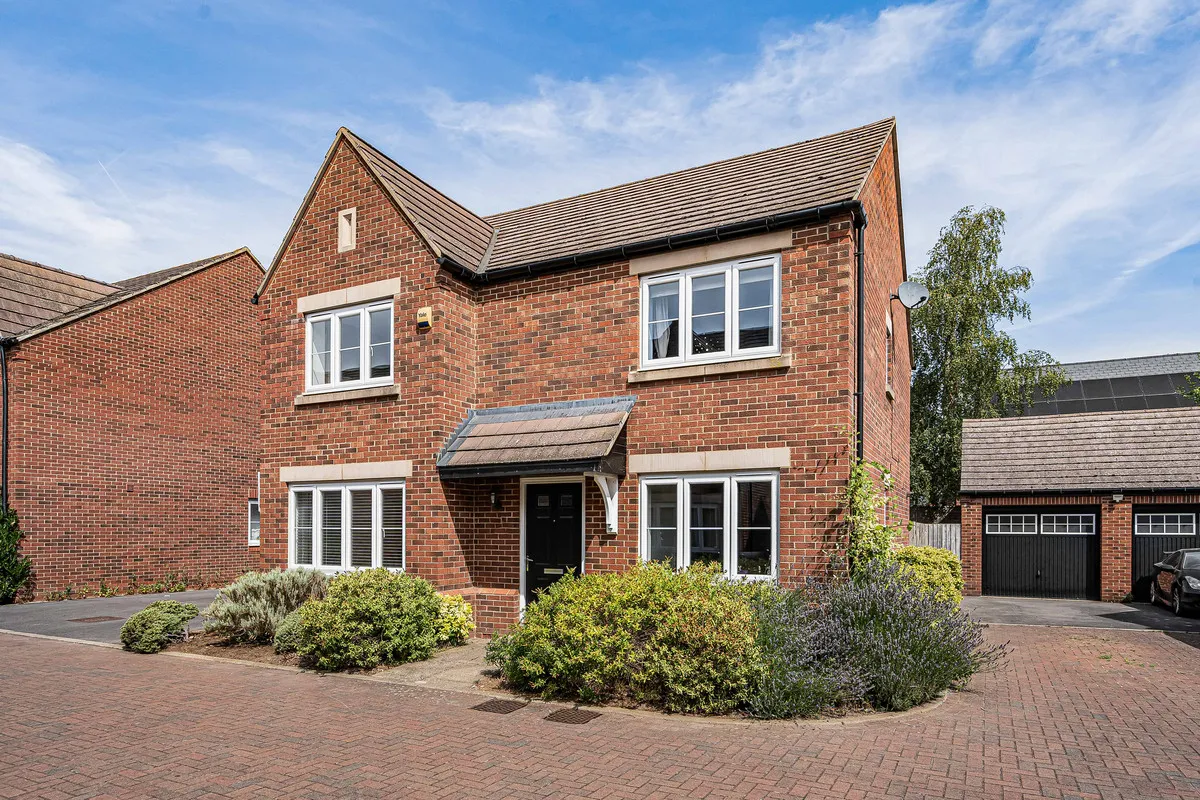4 bed house for sale, Broad Way, Upper Heyford