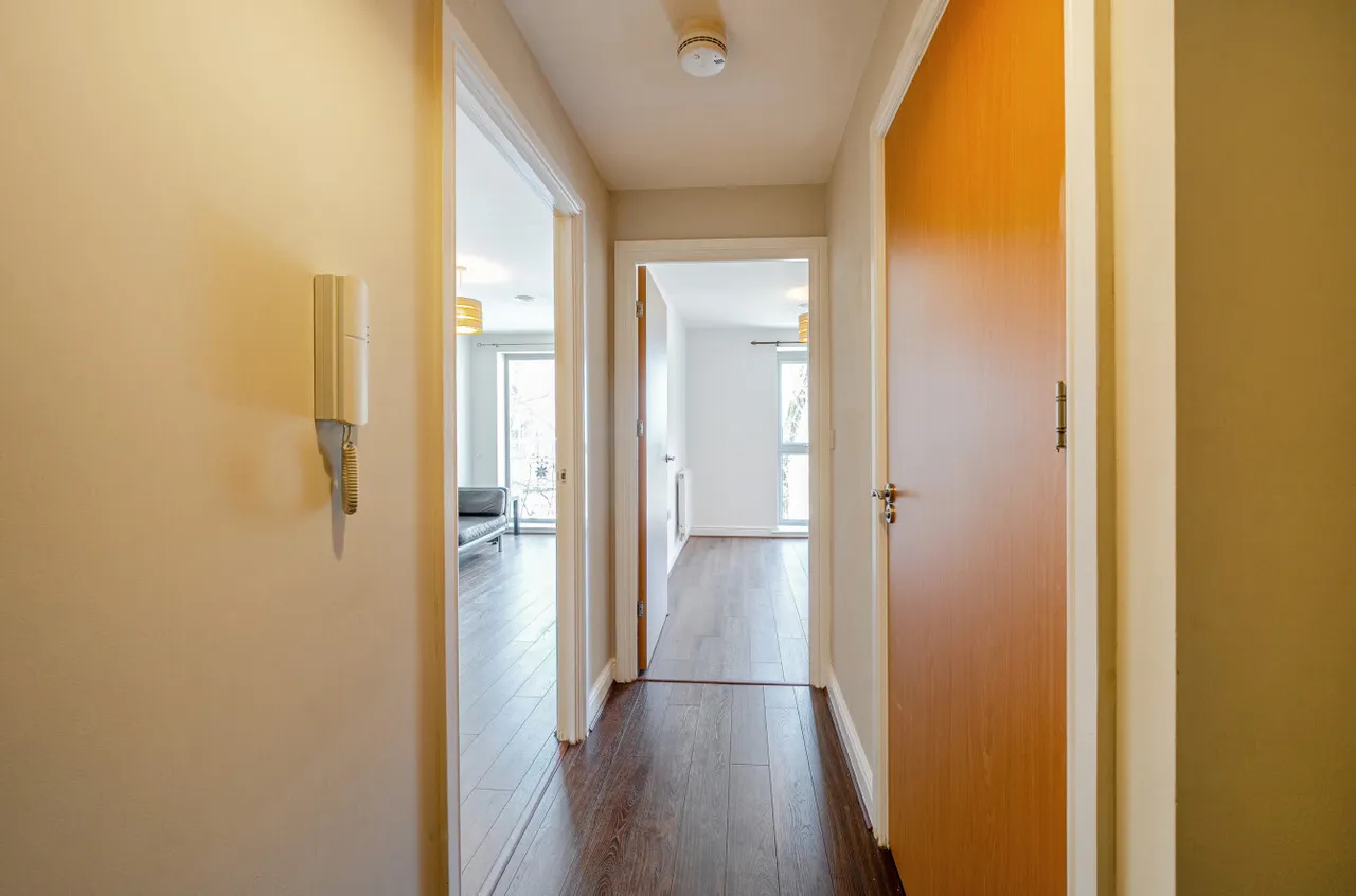 Coombe Way, Farnborough, Hampshire, GU14 7FT, photo 8
