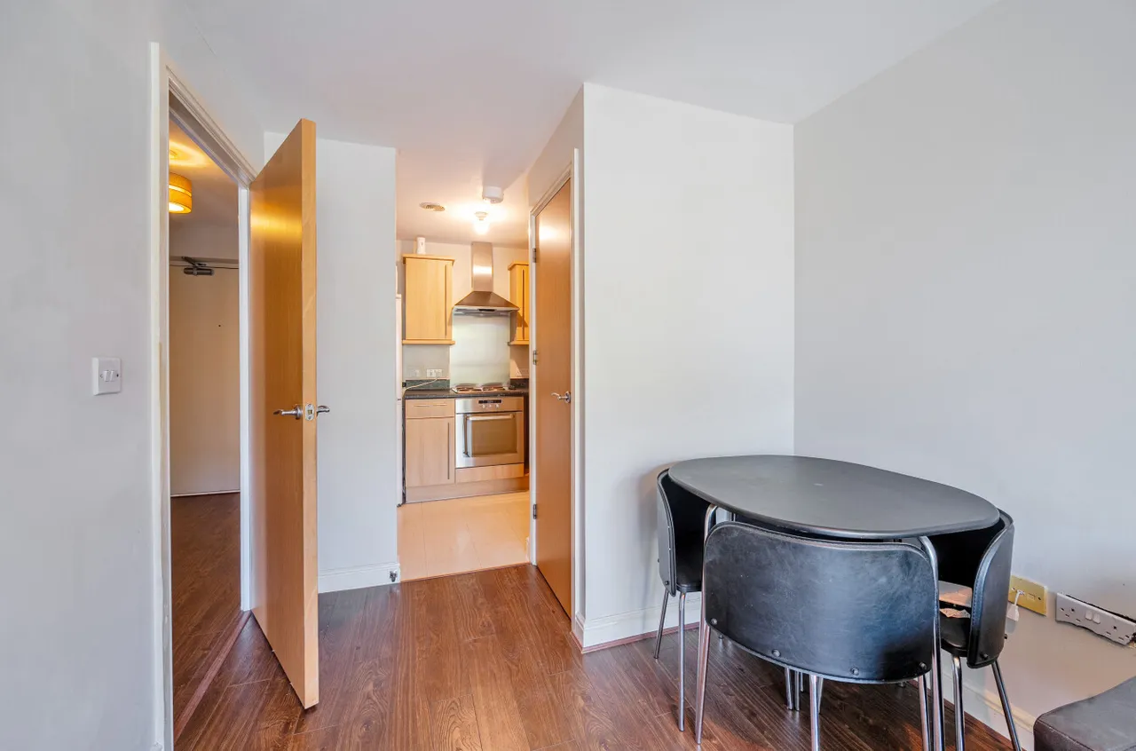 Coombe Way, Farnborough, Hampshire, GU14 7FT, photo 5