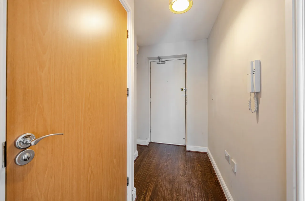 Coombe Way, Farnborough, Hampshire, GU14 7FT, photo 17