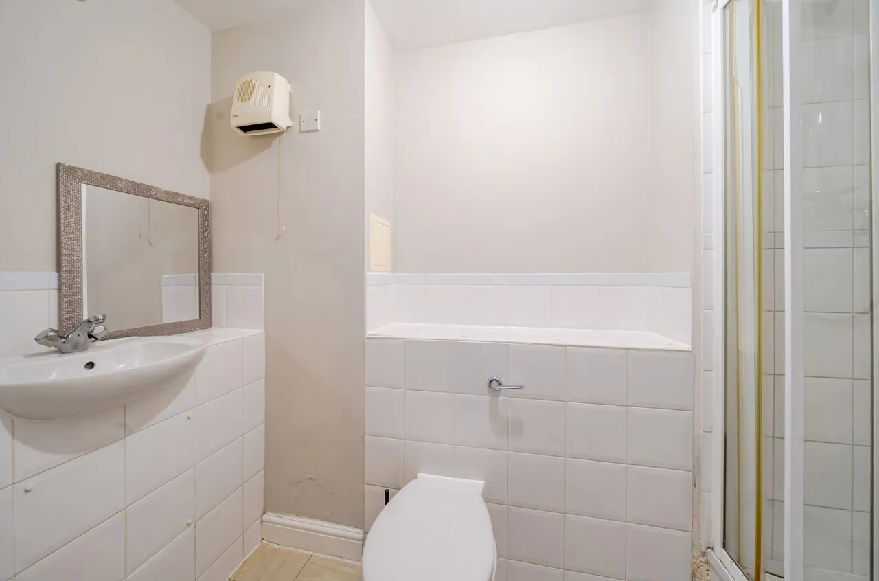 Coombe Way, Farnborough, Hampshire, GU14 7FT, photo 14